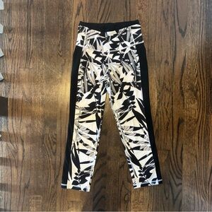 Old Navy Black and White Patterned Capris